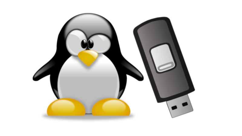 Pinguim Tux e um pendrive